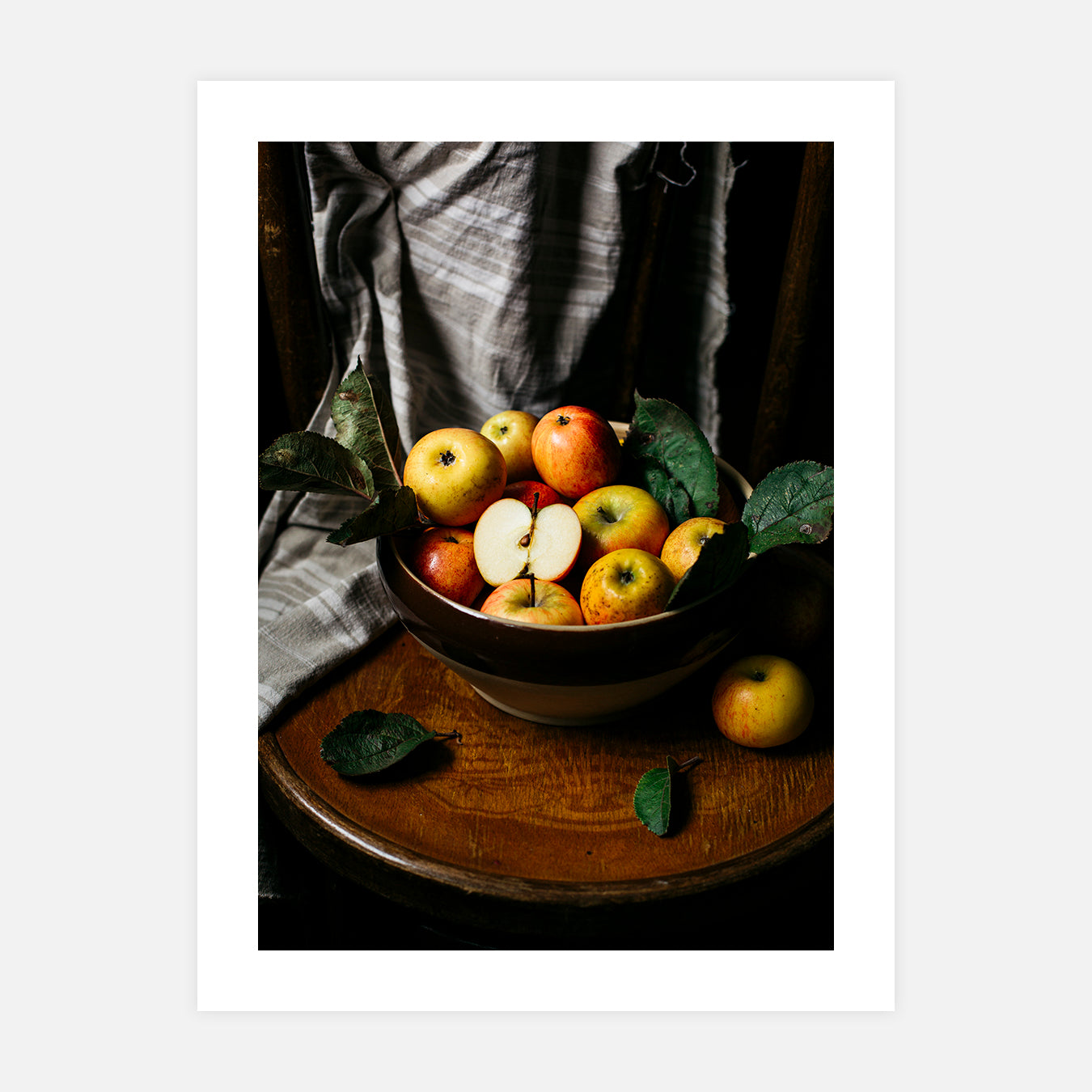 Pommes sur chaises - Photo d'art