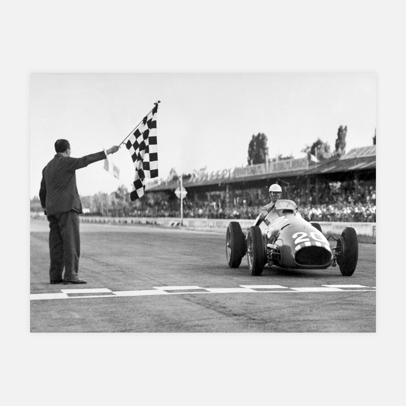 Une Ferrari au grand prix de Monza - Photo d'art