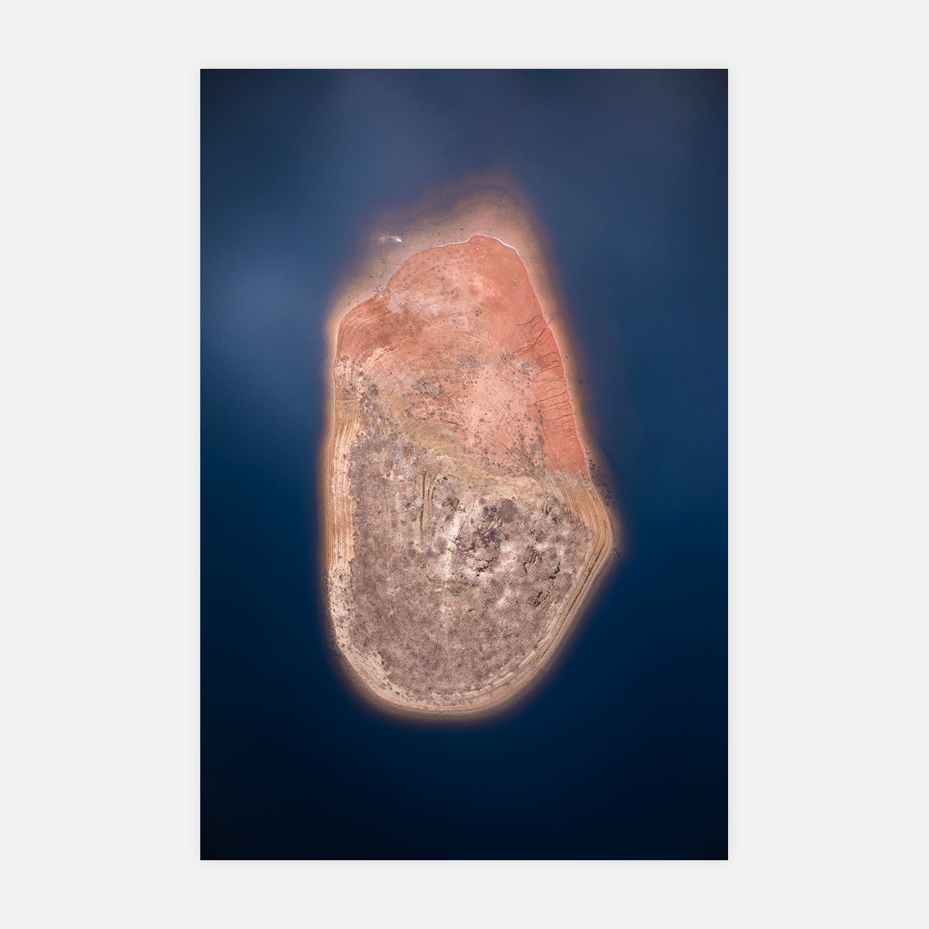 Un îlot au Lac de Pannecière dans le Morvan - Photo d'art