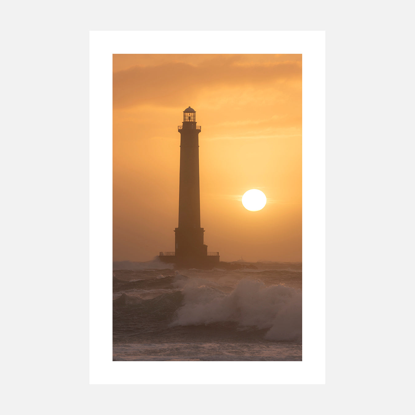 Coucher de soleil derrière le phare de Goury - Photo d'art