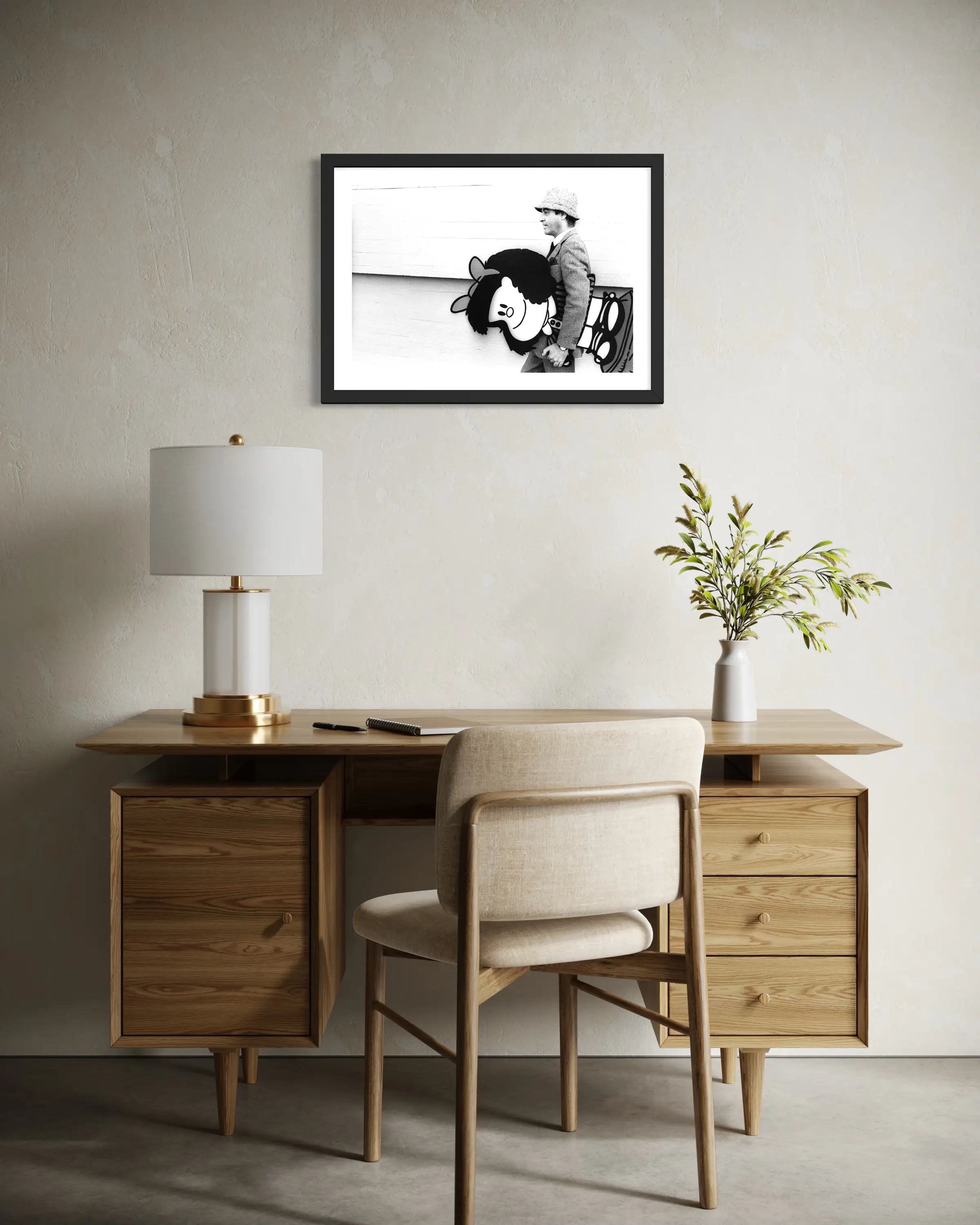 Le cartooniste Guino avec Mafalda - Photo d'art