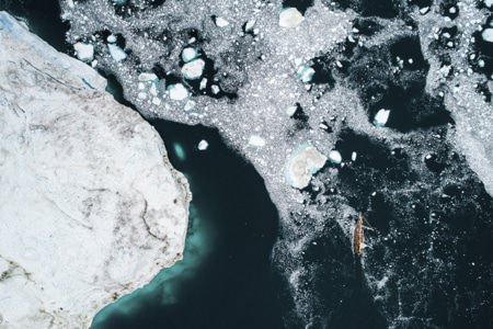 Photo navigation entre les icebargs ledoux